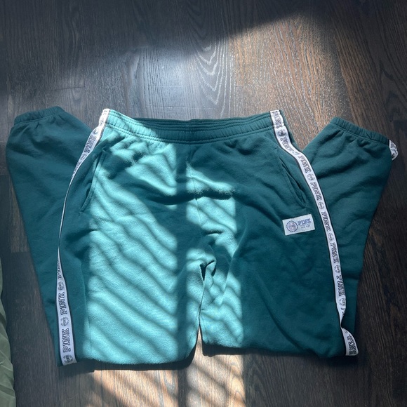 VS Pink Sweat Set - Picture 5 of 9